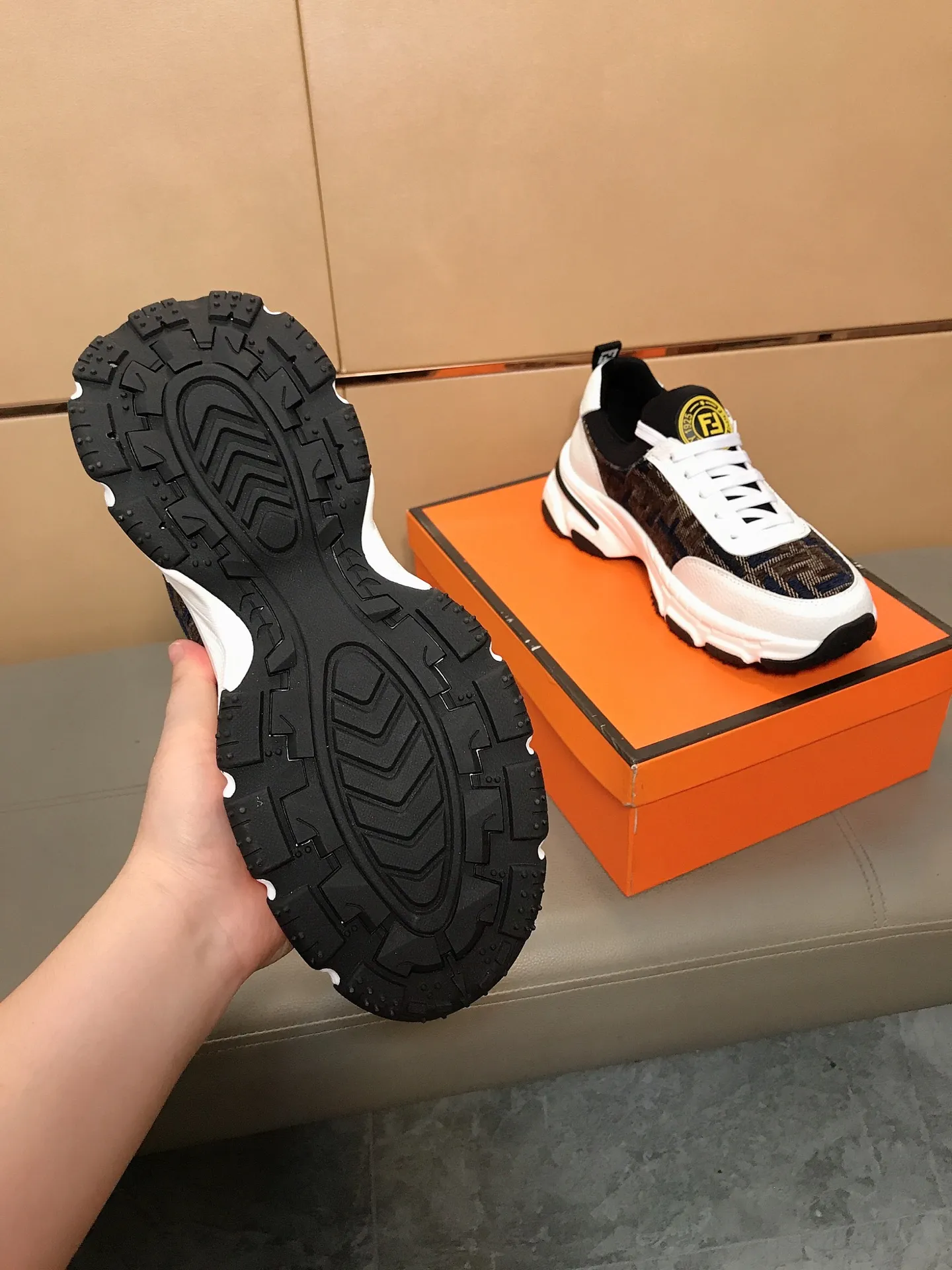 Factory price 442 💥💥🔺🔺FENDI [Fendi] Men’s new casual shoes are a hit! , that kind of calm connotation️elegant taste is indescribable to start the journey of fashionable shoes💍💍to cope with various occasions calmly! The momentum of the big names speaks for itself! Comfortable and comfortable on the feet! Materials: Imported printed materials, stitched with cowhide design, sheepskin feet, a fashion must-have! Code number: 38-44